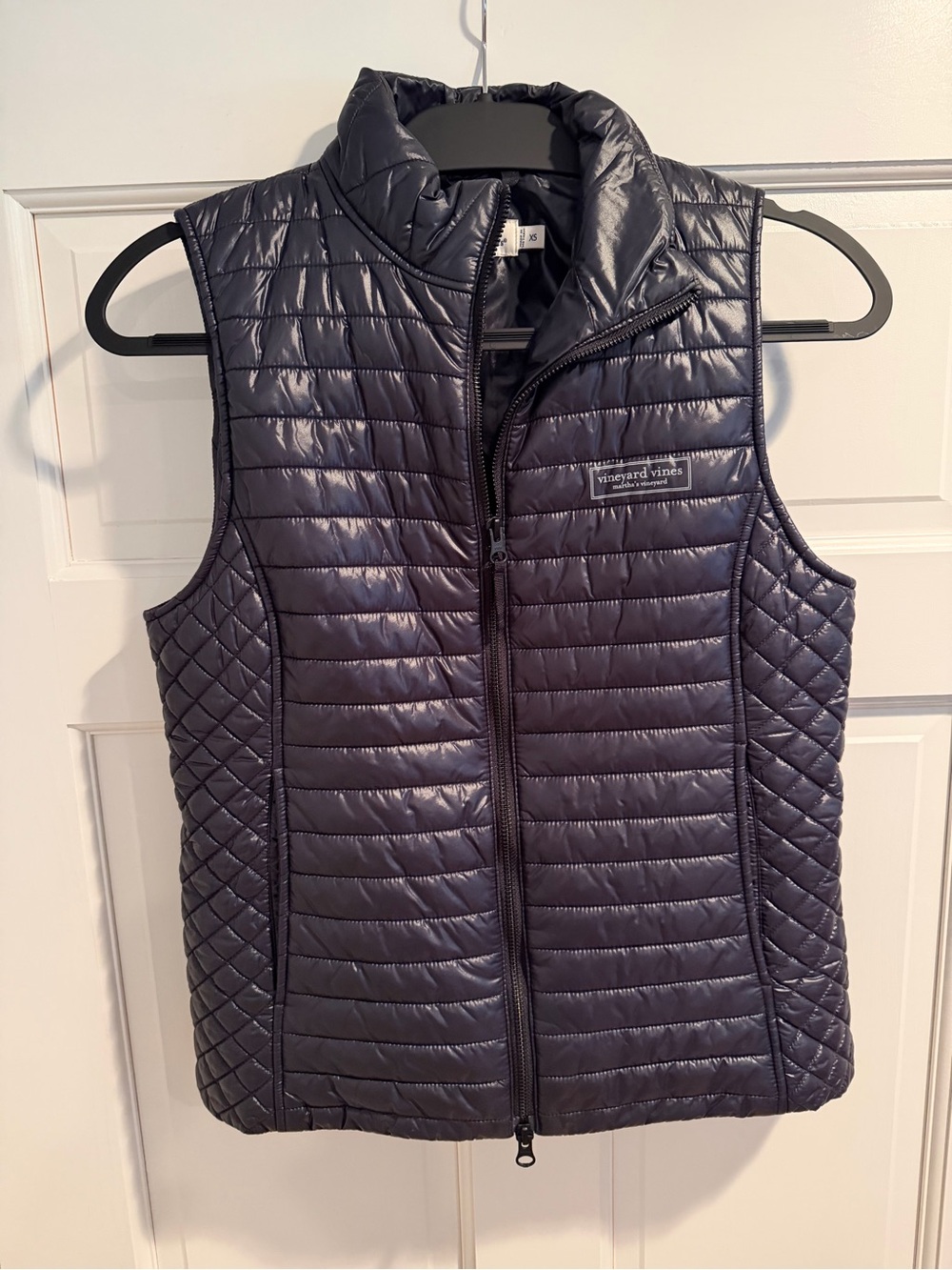 Vineyard Vines Women's Lightweight Quilted Vest in Navy Black